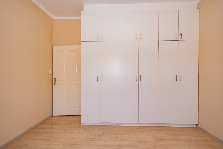 To Let 3 Bedroom Property for Rent in Loevenstein Western Cape